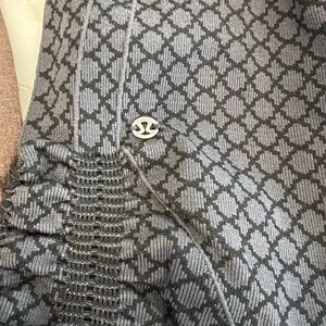 2 PAIRS Lululemon cropped Brown and Black Leggings